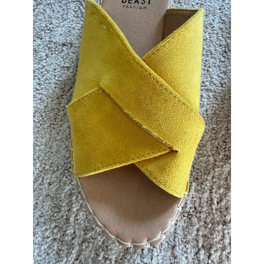 Beast Fashion Yellow Suede Cross Strap Platform Mules Sz 5.5 Pre-Owned‎